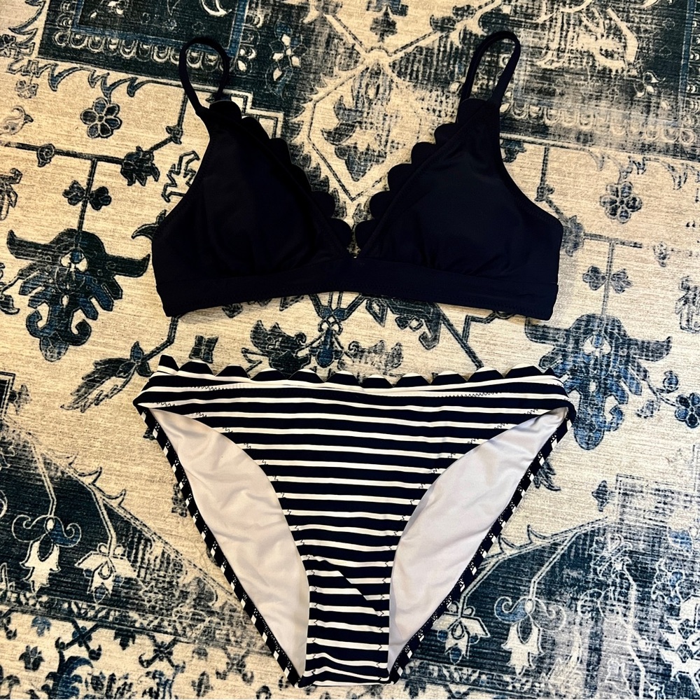 CLEAR OUT PRICE! Cupshe Scallop and Stripe "Del Mar" Bikini - S - Picture 2 of 8